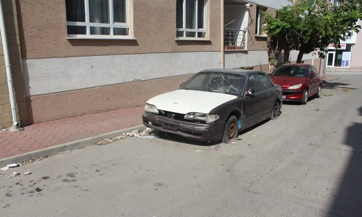 Esrarengiz otomobil merak konusu