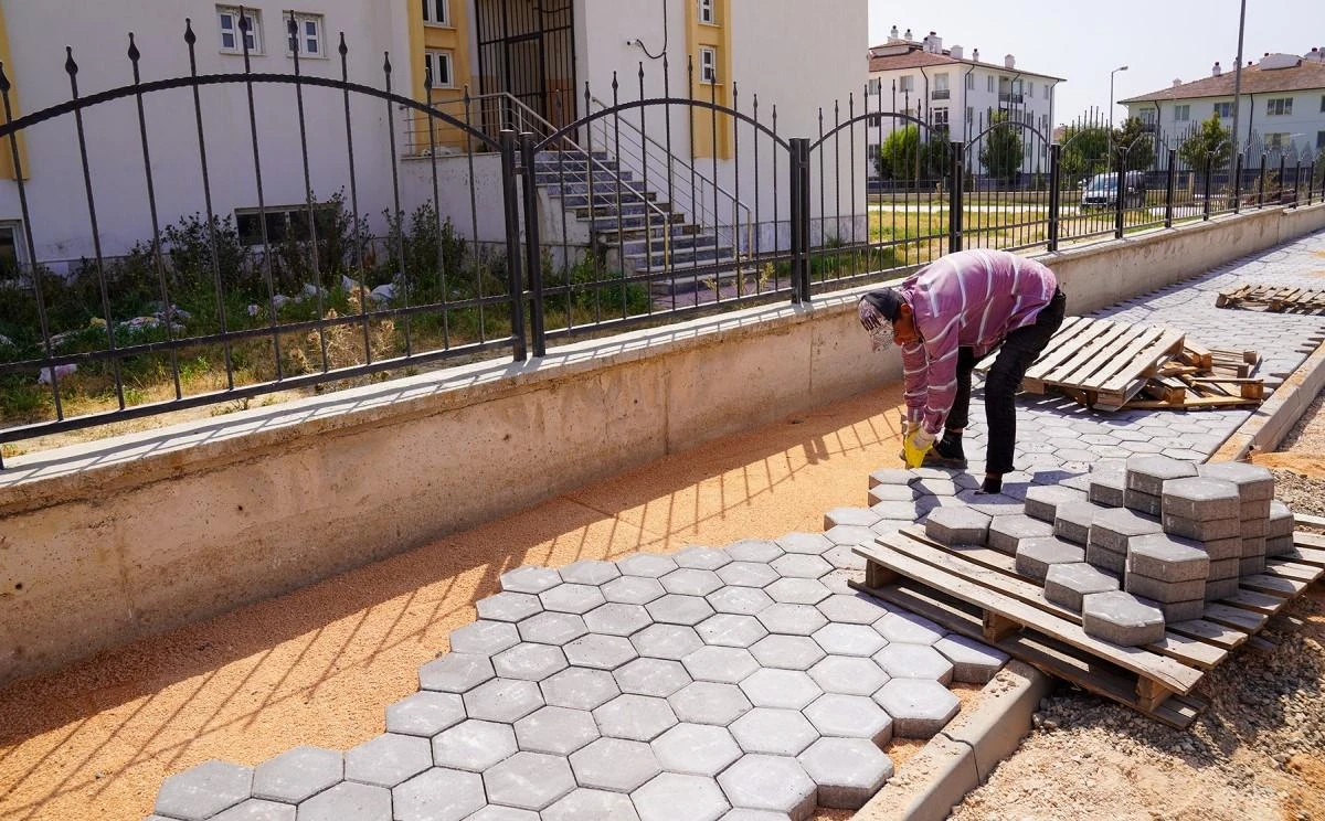 Tepebaşı’nda üstyapı çalışmaları sürüyor