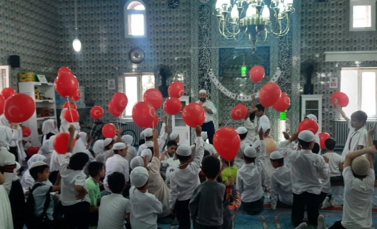 Kur’an kursunda başarılı olan çocuklar ödüllendirildi