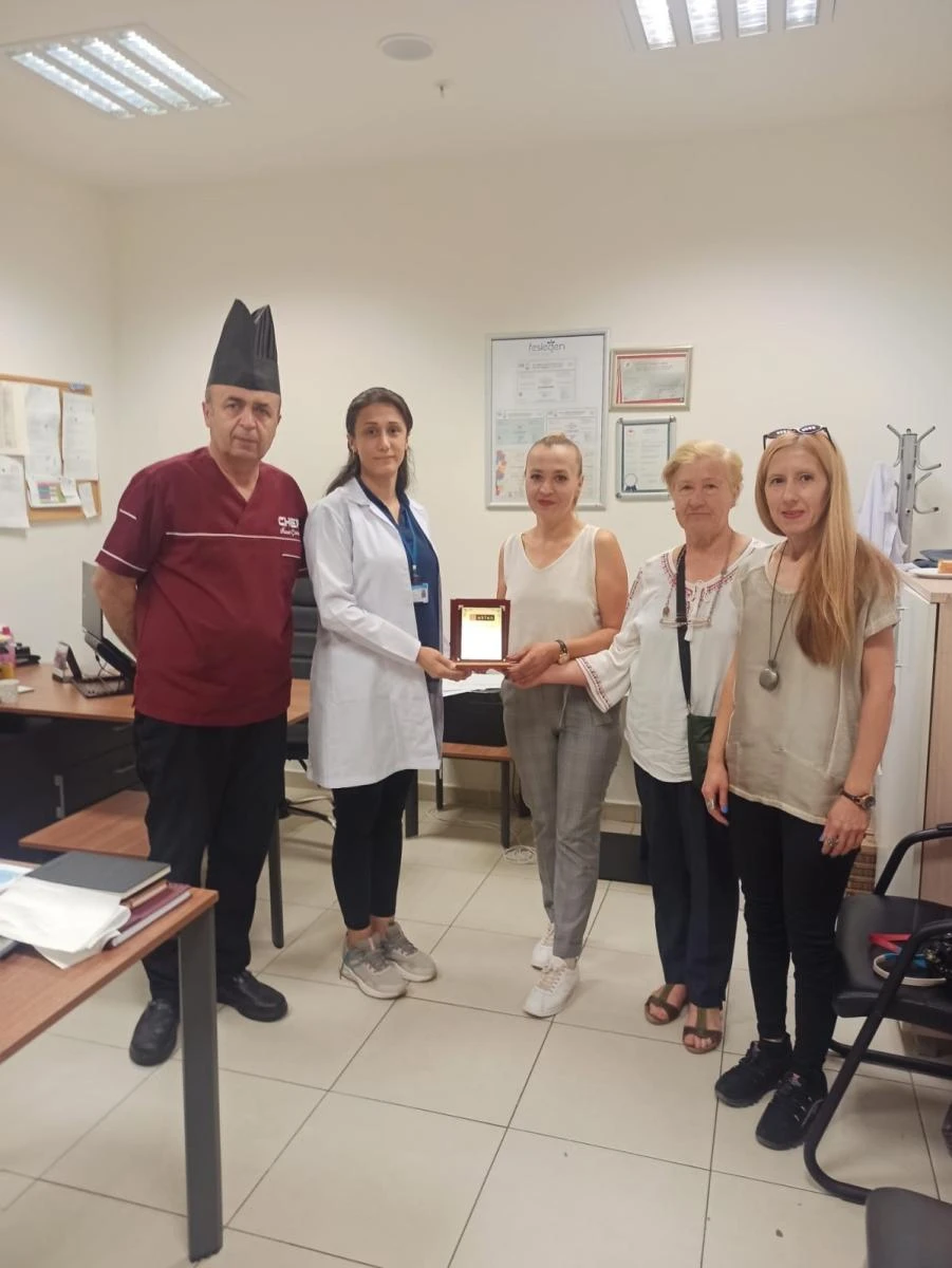 Hayvan severlerden Şehir Hastanesi’ne teşekkür plaketi