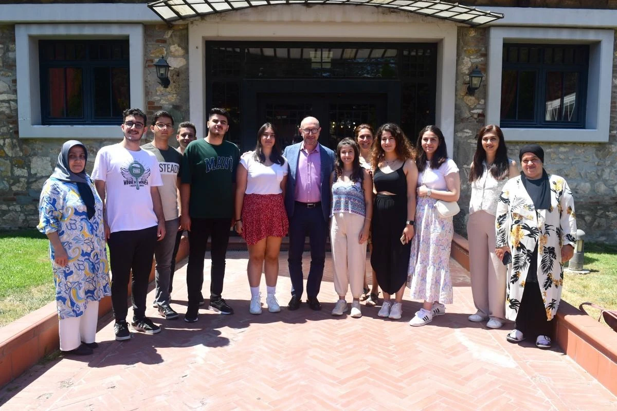 Anadolu Üniversitesi başarılı öğrencileri Eskişehir’de ağırladı