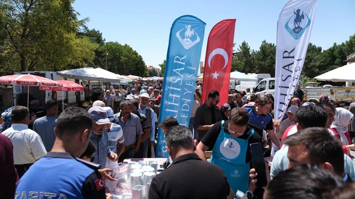 Aşurenin bereketi Sivrihisar'ı sardı