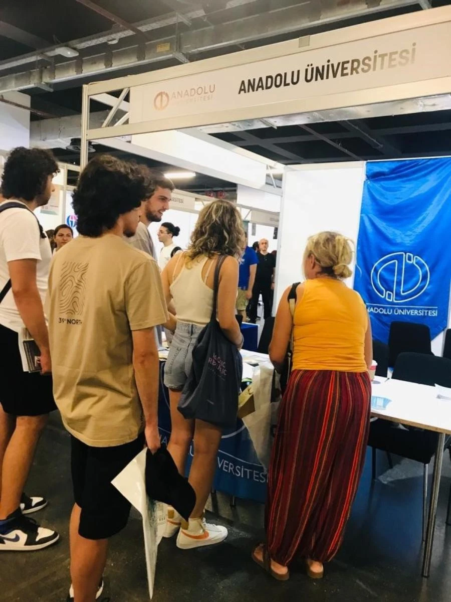 Anadolu Üniversitesi, İstanbul’da da tercih döneminin nabzını tutuyor