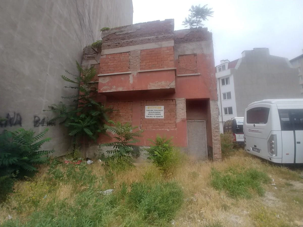Yıkılma tehlikesi varsa yıllardır ne bekleniyor