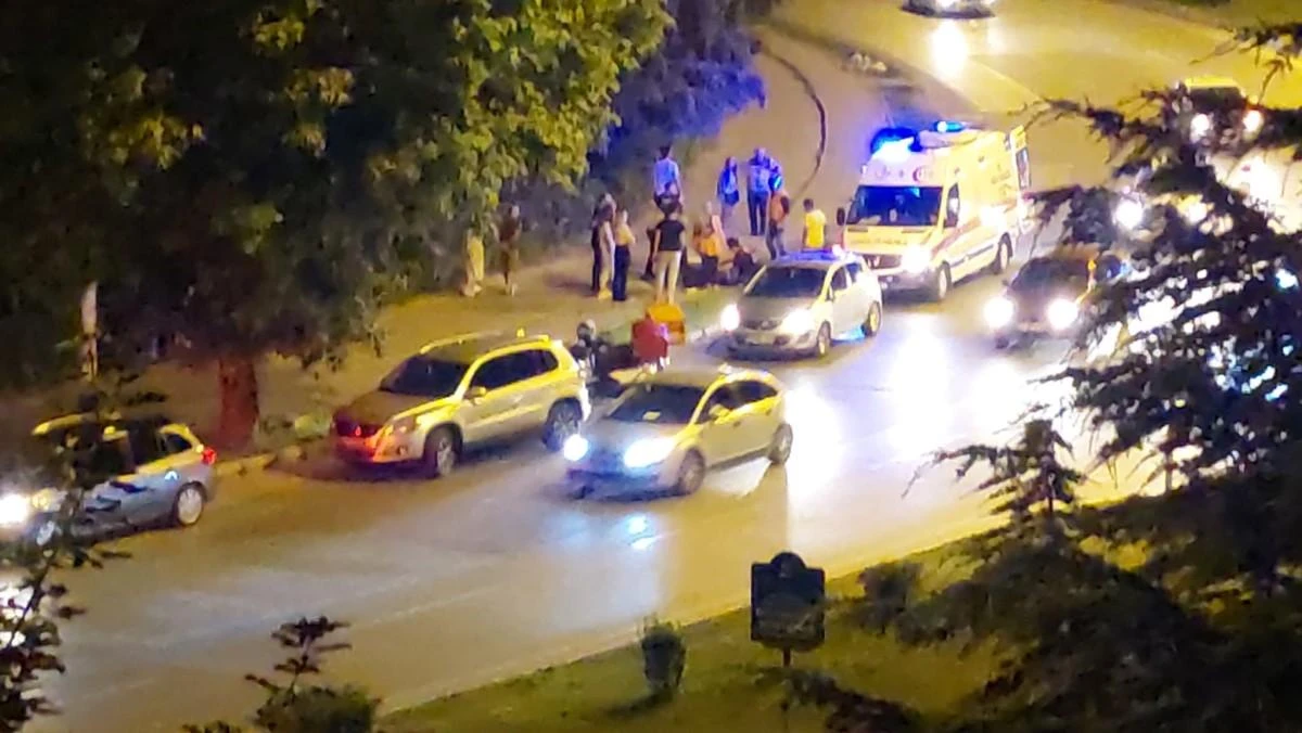 Bisikletli kuryeye otomobil çarptı 1 yaralı