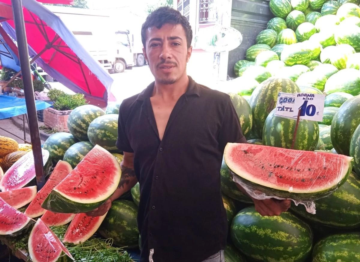 Sıcak havada vatandaşların favorisi karpuz 