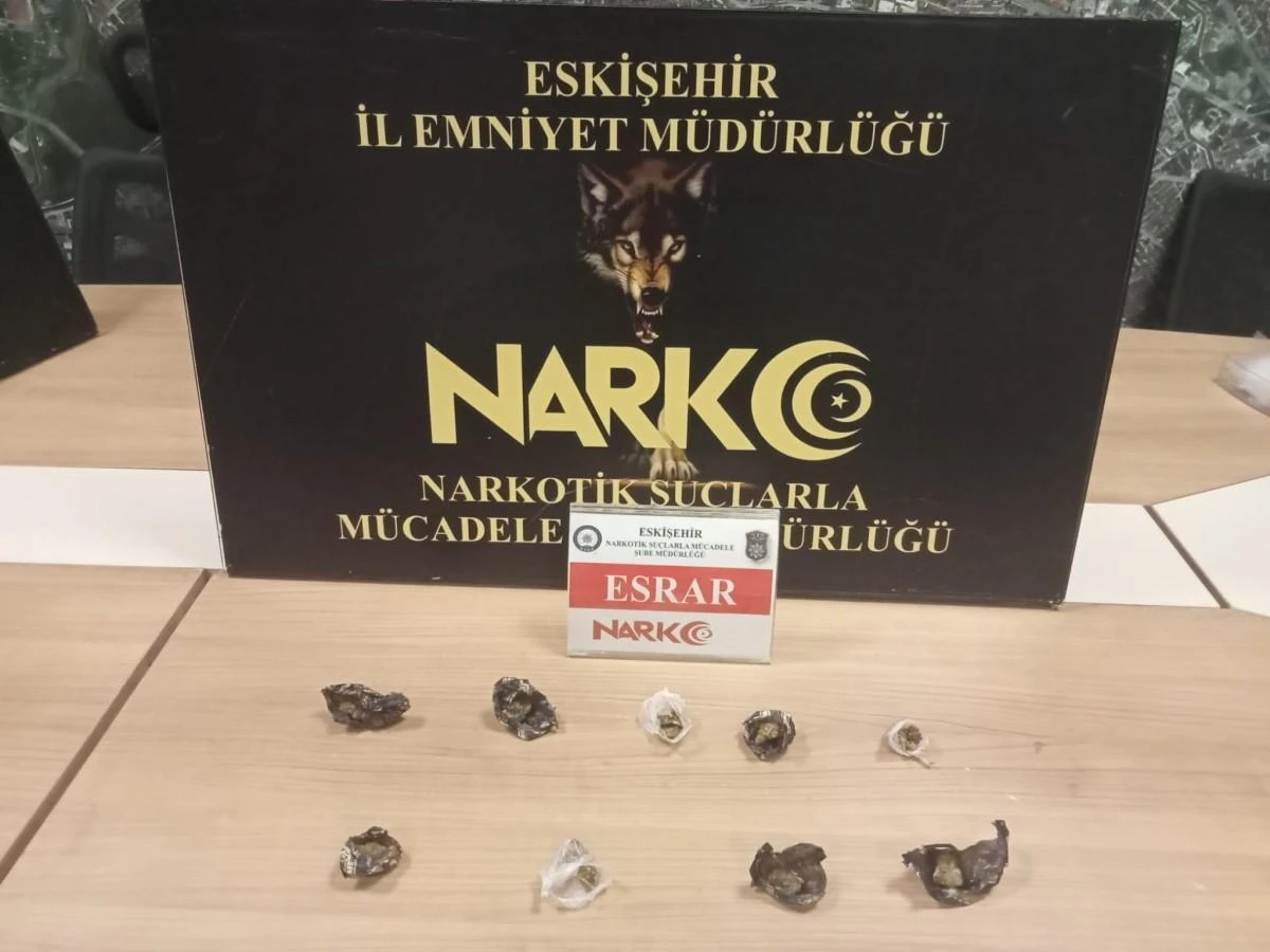Uyuşturucu operasyonunda 500 gram esrar ele geçirildi 2 tutuklama