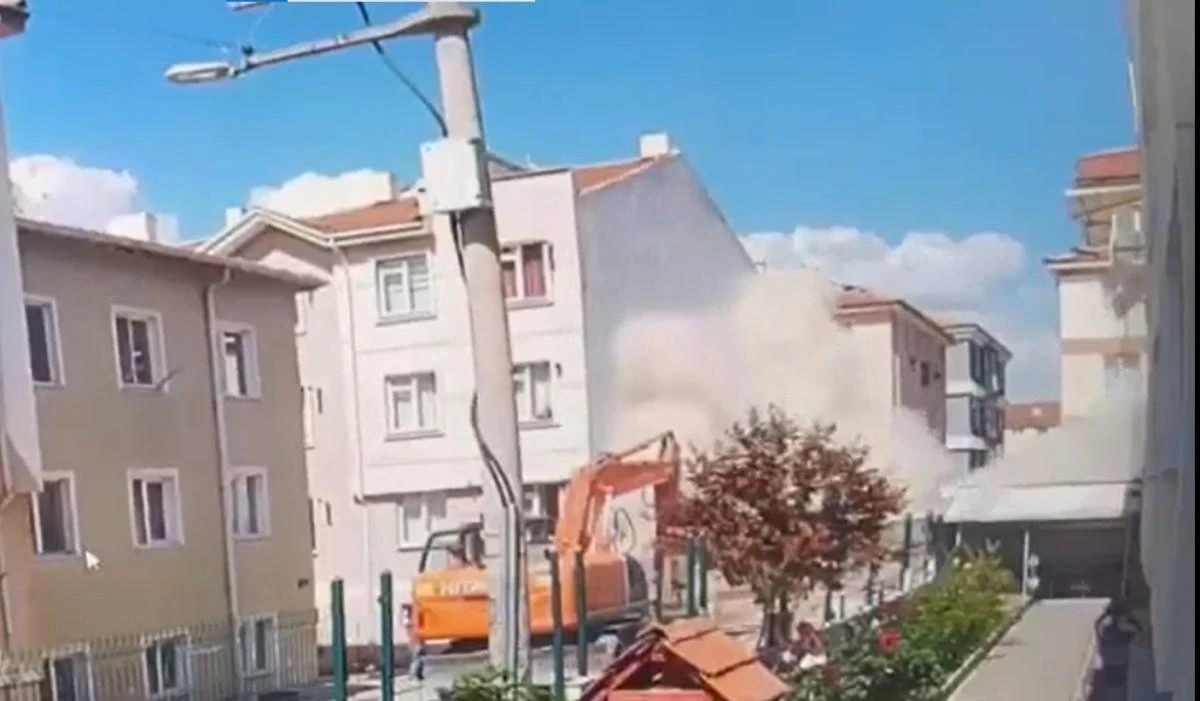 Eskişehir’de binanın yıkılma anına ait görüntüler ortaya çıktı