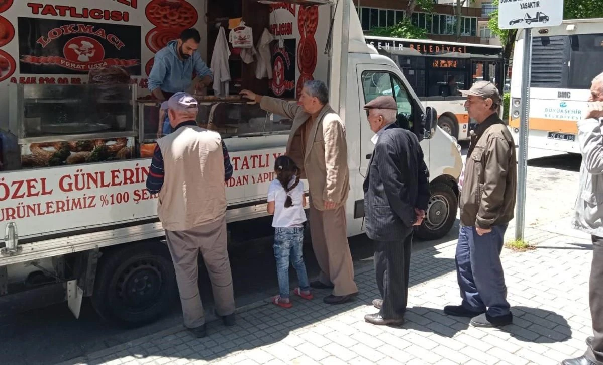 Eskişehir’de vatandaşlara lokma dağıtıldı
