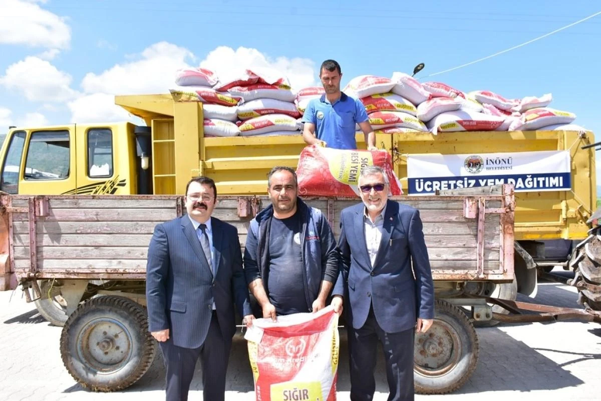 İnönü Belediyesi'nden manda üreticilerine ücretsiz yem desteği