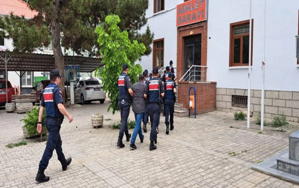 Eskişehir’de çaldıkları malzemeleri Antalya’da satan 9 şüpheliden 3’ü tutuklandı