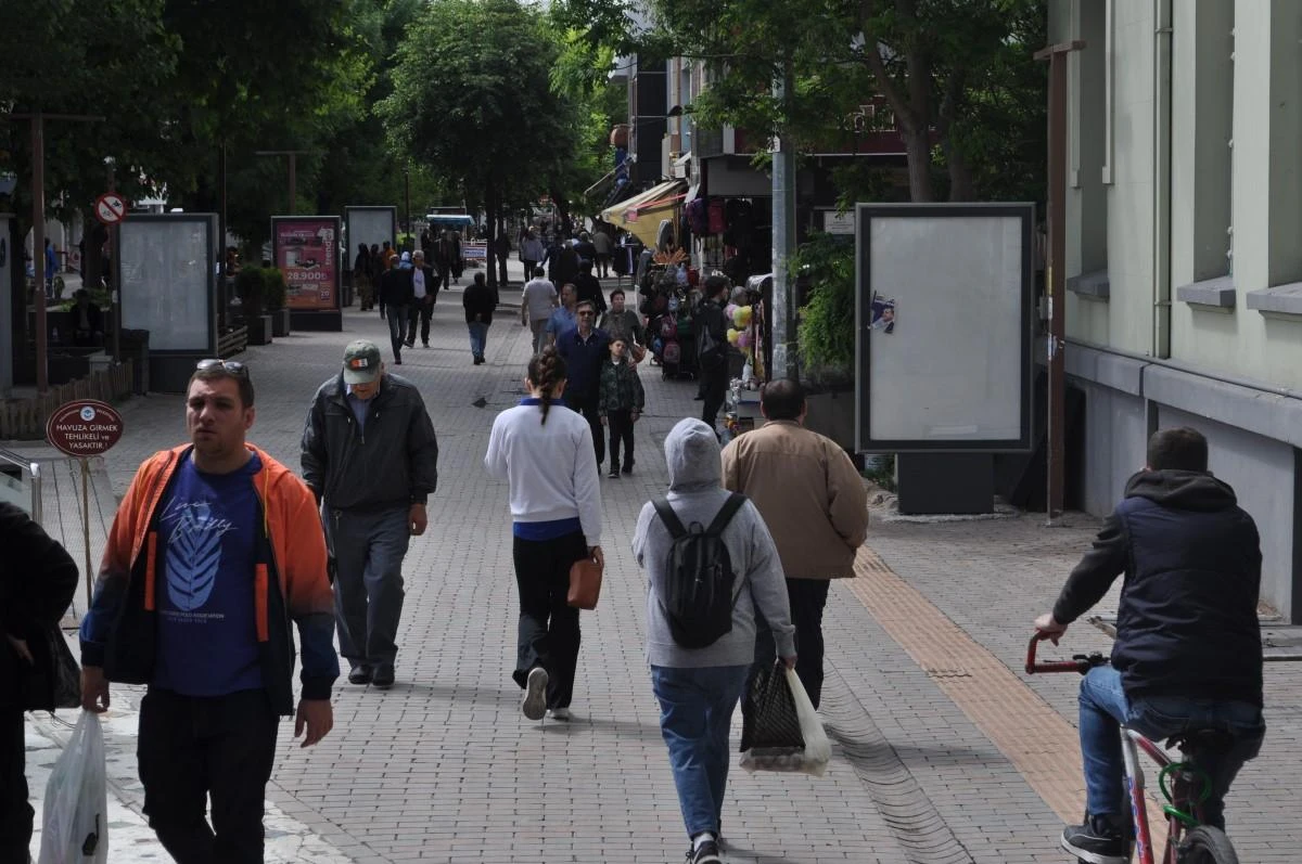 Seçimin sonuçlanmasıyla birlikte Eskişehir sokakları eski sakinliğine geri döndü