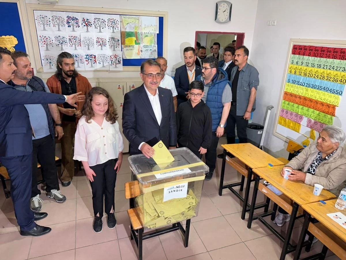 Bakan Dönmez oyunu Eskişehir'de kullandı