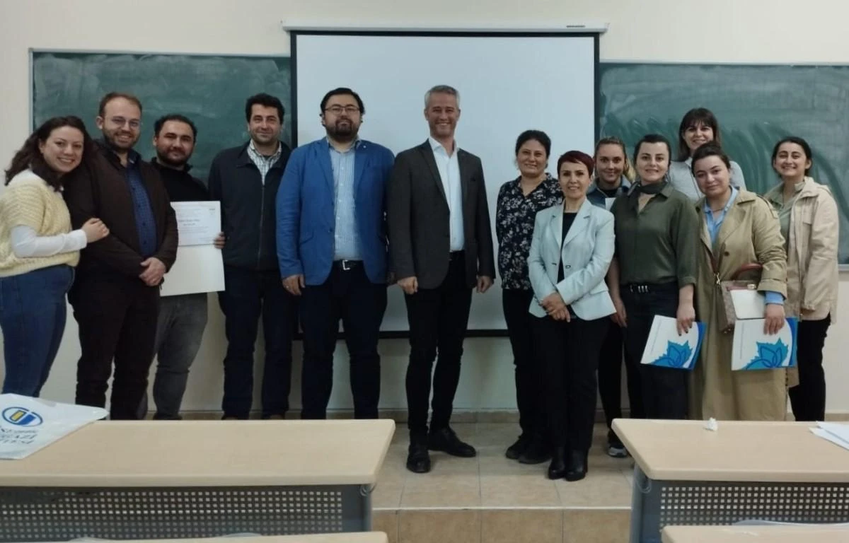 ESOGÜ'de İş Hukukunda Uzman Arabuluculuk Eğitimi alanlara sertifikaları verildi