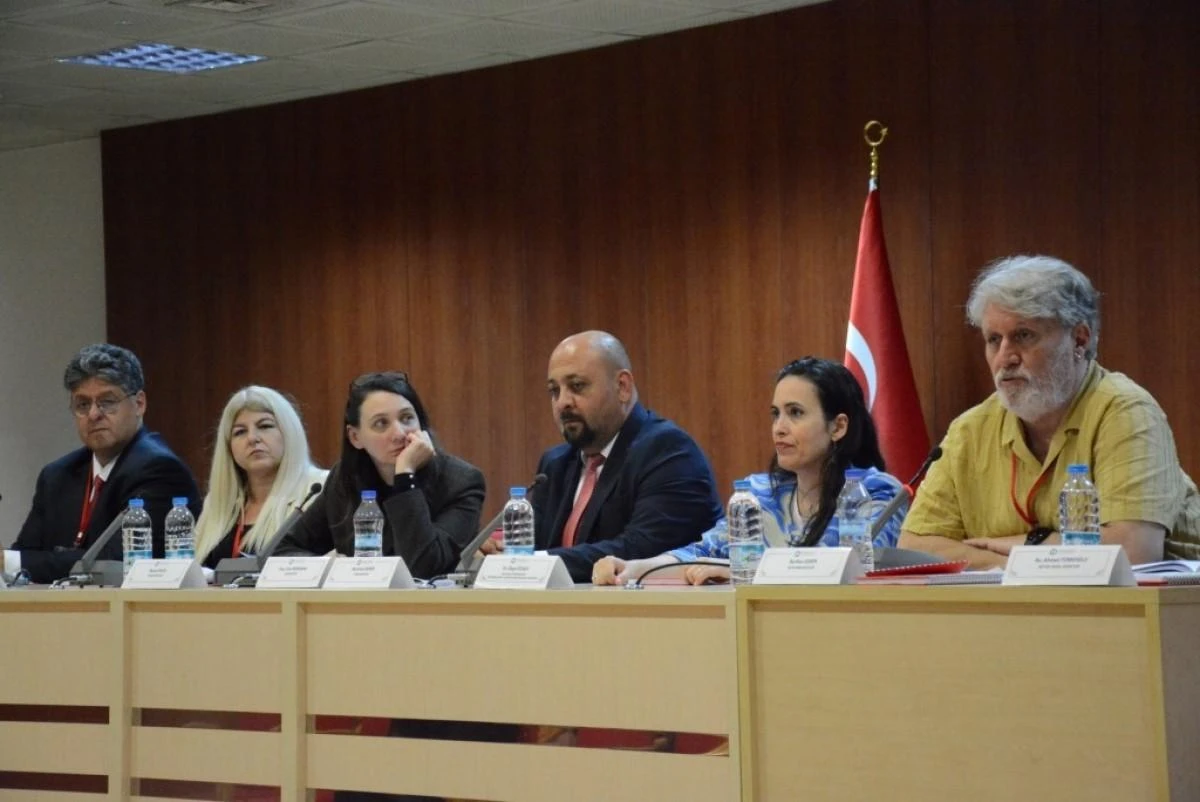 Anadolu Üniversitesinde müzik telif hakkı ve sanatçıların sosyal güvenliği konuşuldu