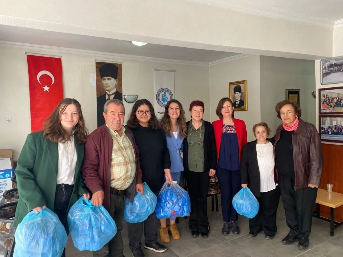 Adalet Meslek Yüksekokulundan Mavi Kapak Kampanyası’na destek