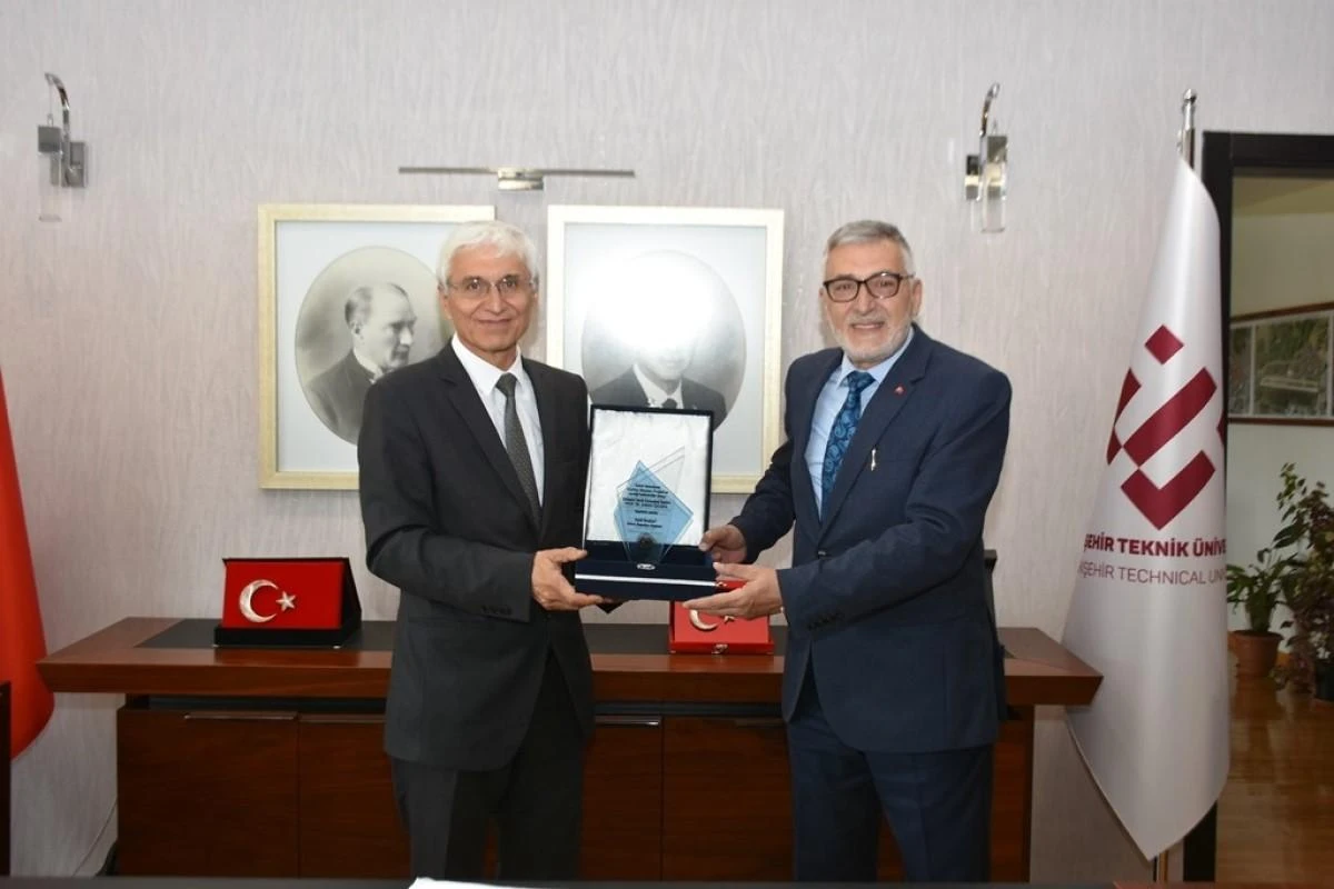 Başkan Bozkurt'tan Rektör Özcan'a teşekkür ziyareti