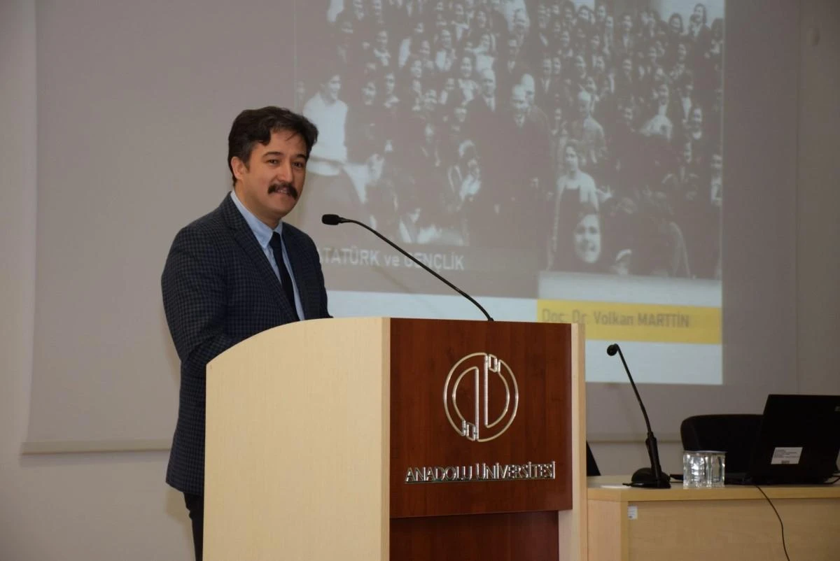 Eğitim Fakültesi'nden Atatürk ve Gençlik konferansı