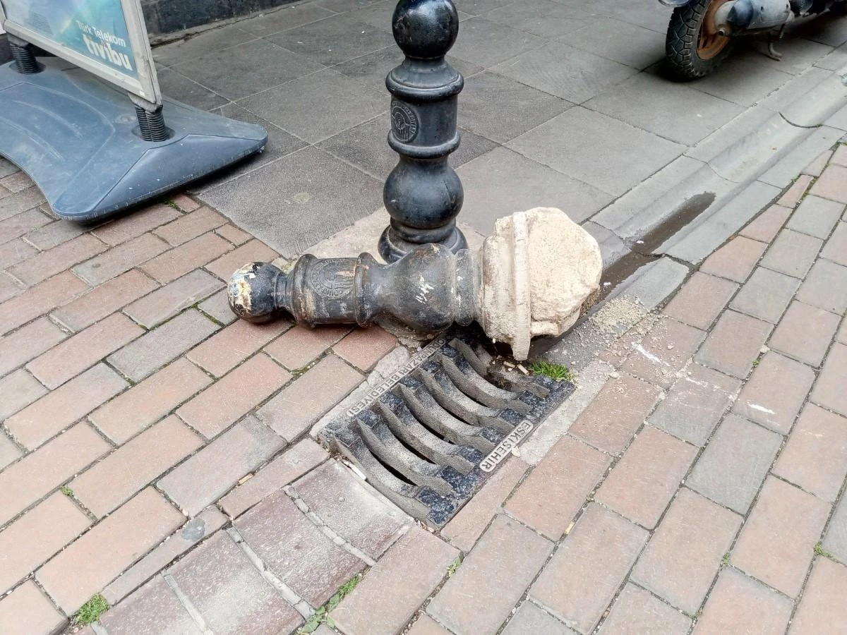 Demir duba bile araçların geçişine engel olamadı 