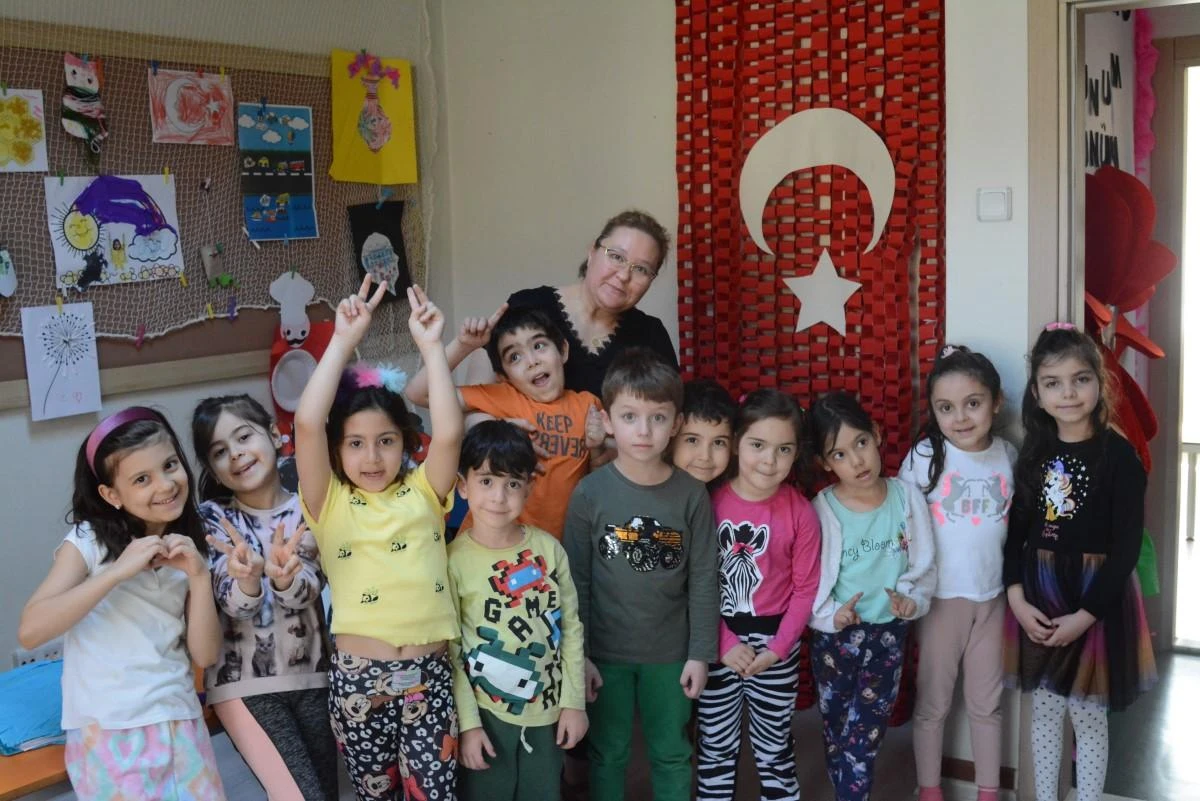 Minik öğrenciler kendilerini ifade etmeyi öğreniyor