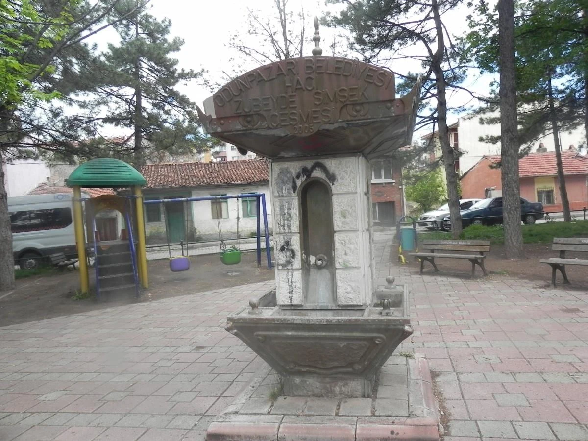 Hayırsever vatandaşın 18 yıl önce yaptırdığı çeşme atıl hale geldi