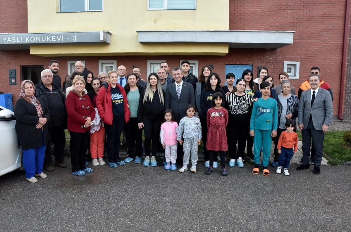 Özgür Özel, Tepebaşı'nın konuğu depremzedelerle buluştu