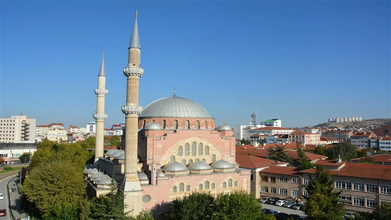 5 - Reşadiye Camii: Bugünkü Yapı İlk Reşadiye Camii Değil