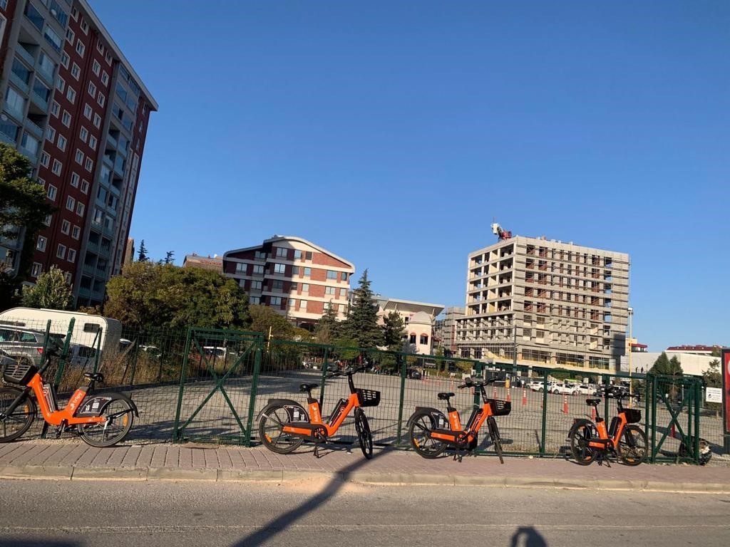 rastgele birakilan kiralik bisikletler kaldirimlari isgal ediyor 78e27f5 Eskişehir Haberleri